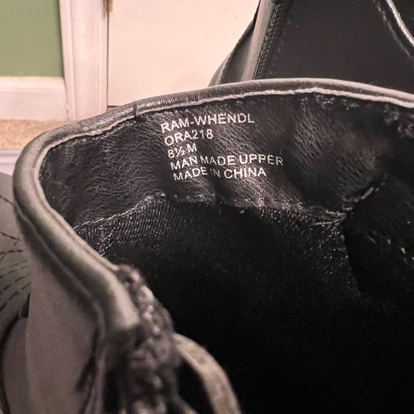 Black boots - Picture 2 of 4